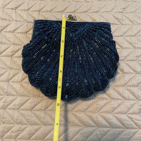 Vintage iridescent navy blue beaded scalloped purse. Good condition - Picture 7 of 9